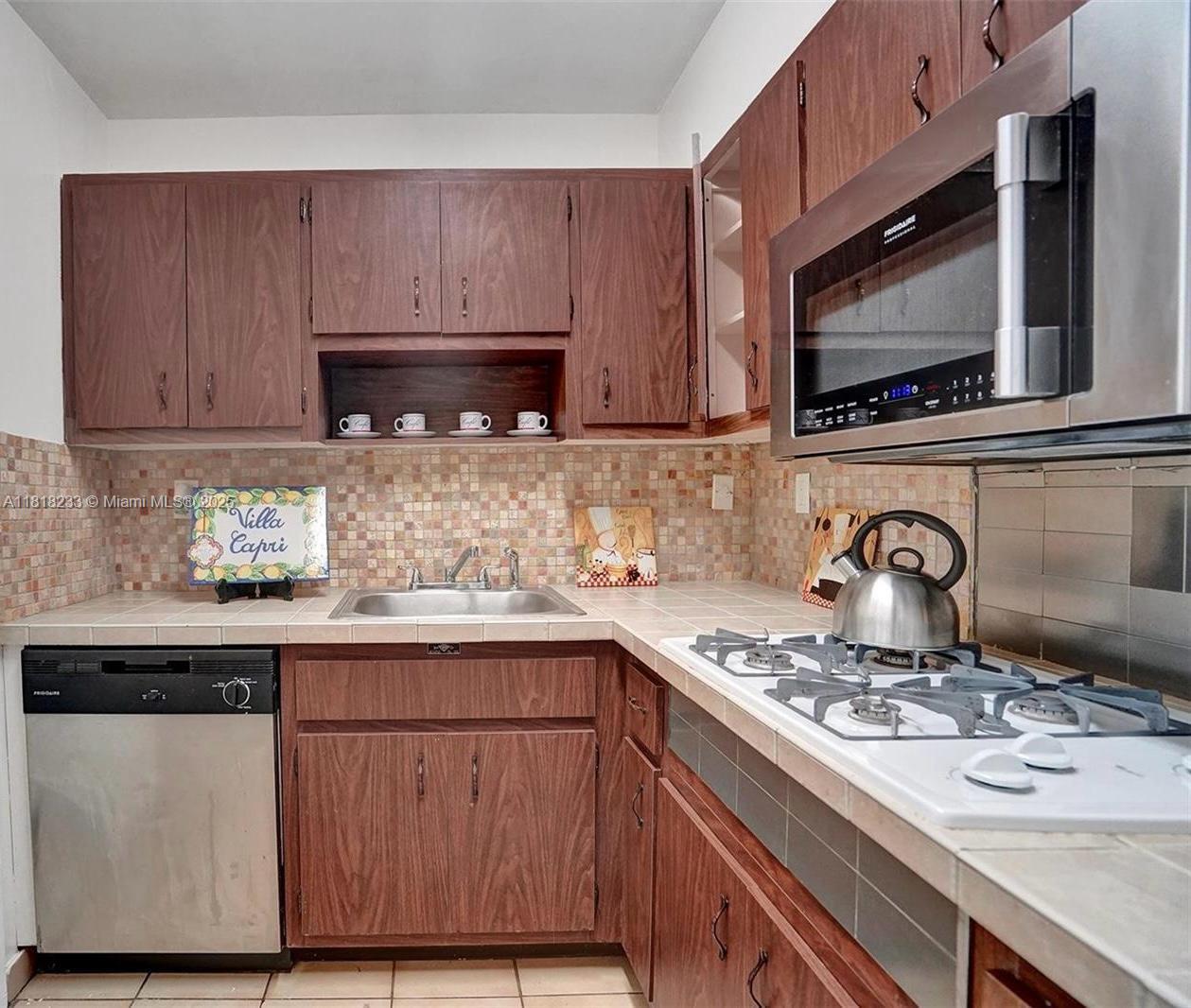 VILLA CAPRI CONDO - Residential