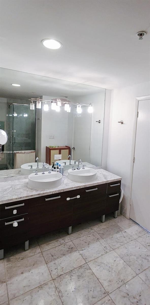 VIZCAYNE NORTH CONDO - Residential