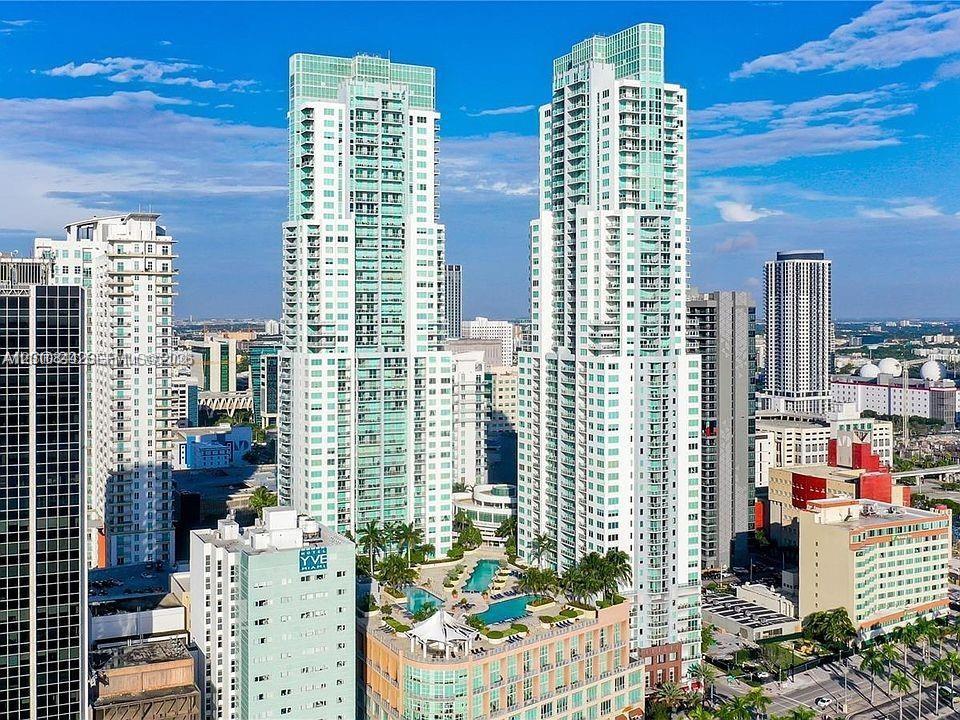 VIZCAYNE NORTH CONDO - Residential