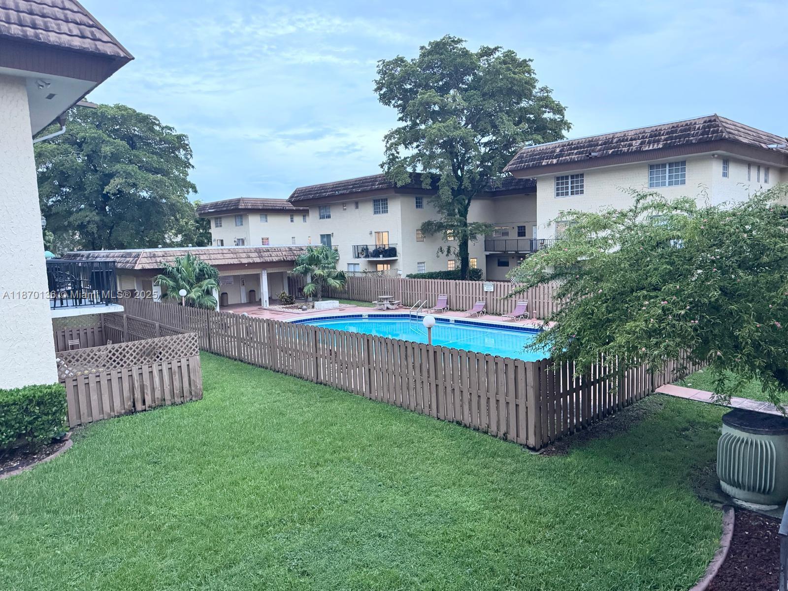 COURTYARDS AT KENDALL CON - Residential