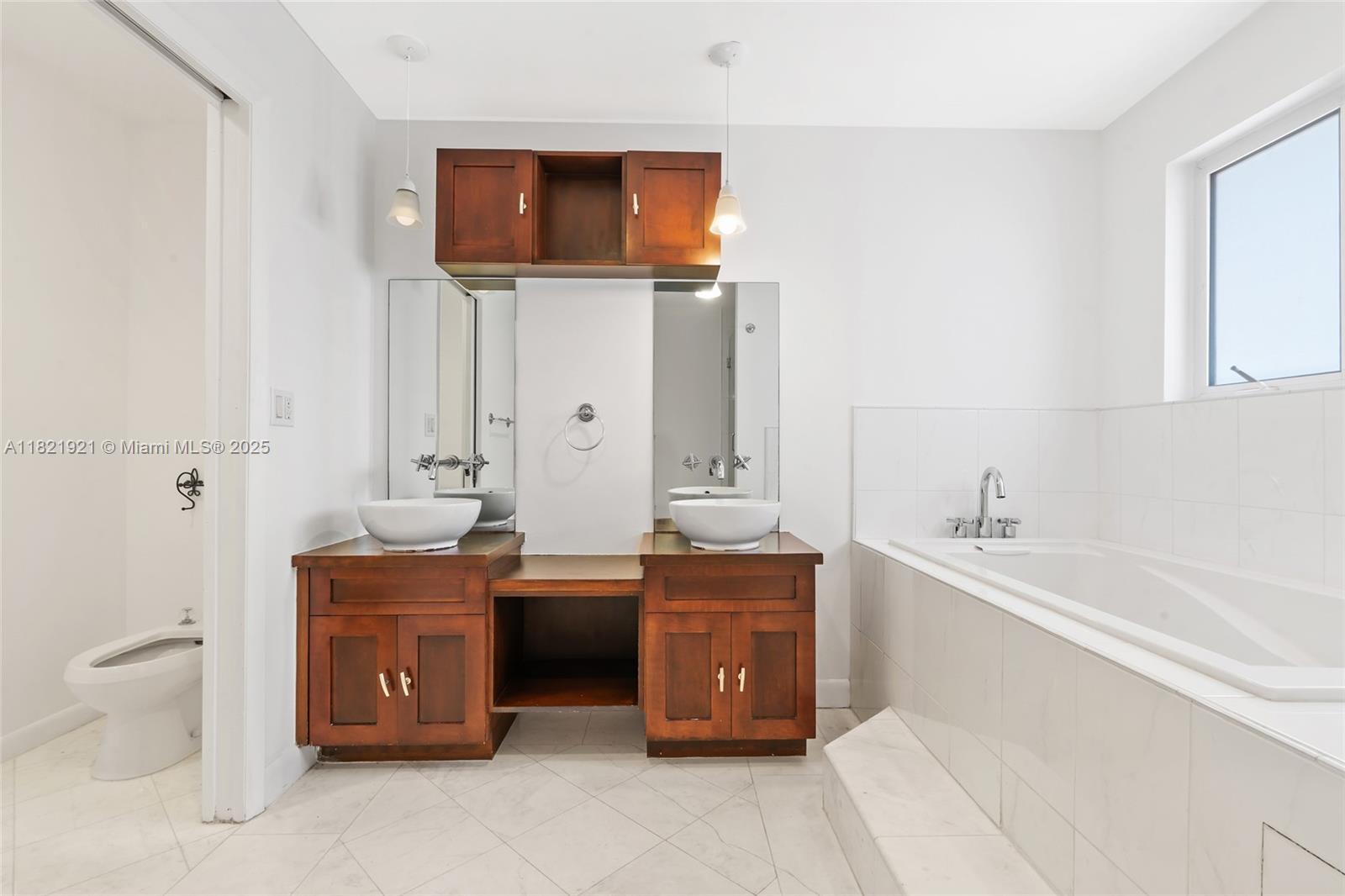 BRICKELL ESTATES - Residential Lease