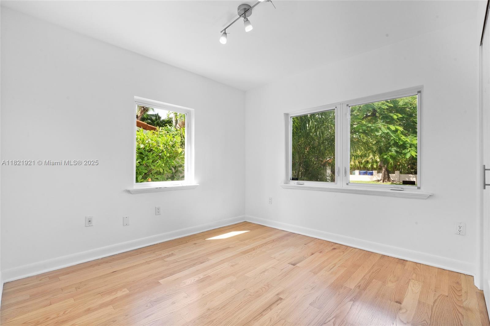 BRICKELL ESTATES - Residential Lease