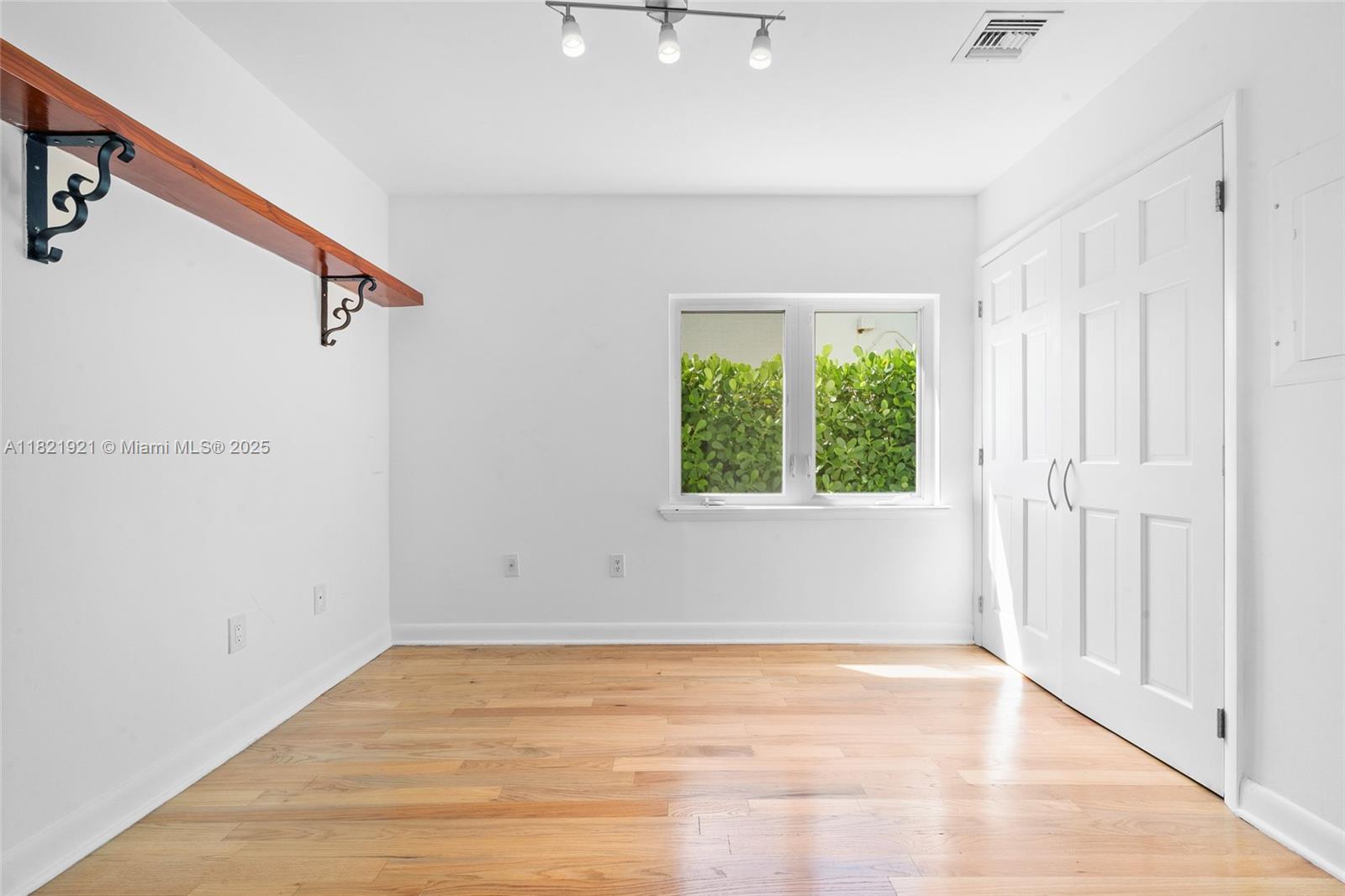 BRICKELL ESTATES - Residential Lease