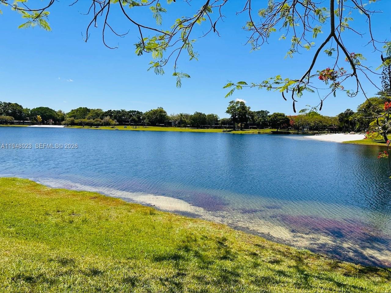 VISTA LAGO AT THE HAMMOCK - Residential