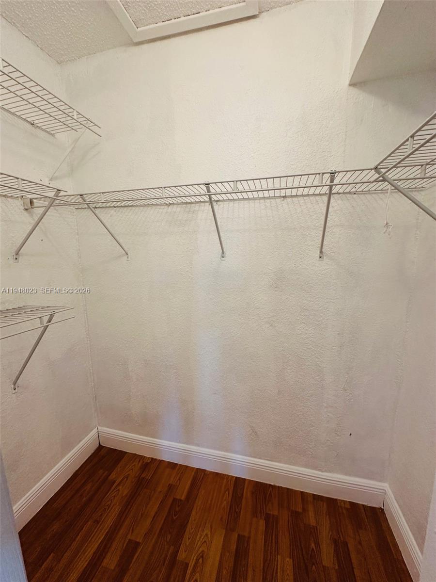 VISTA LAGO AT THE HAMMOCK - Residential