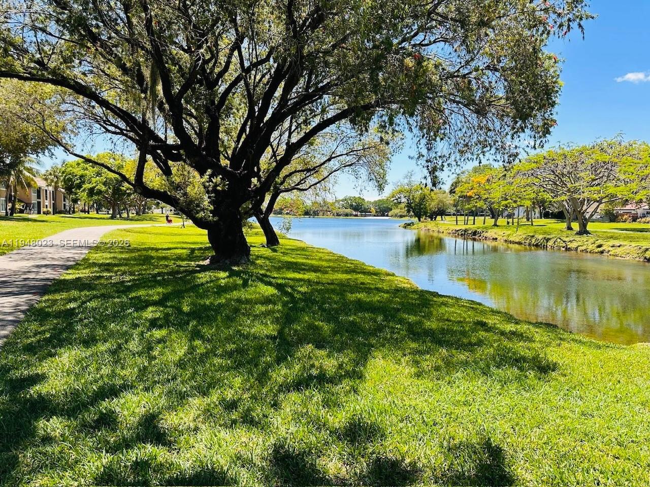VISTA LAGO AT THE HAMMOCK - Residential