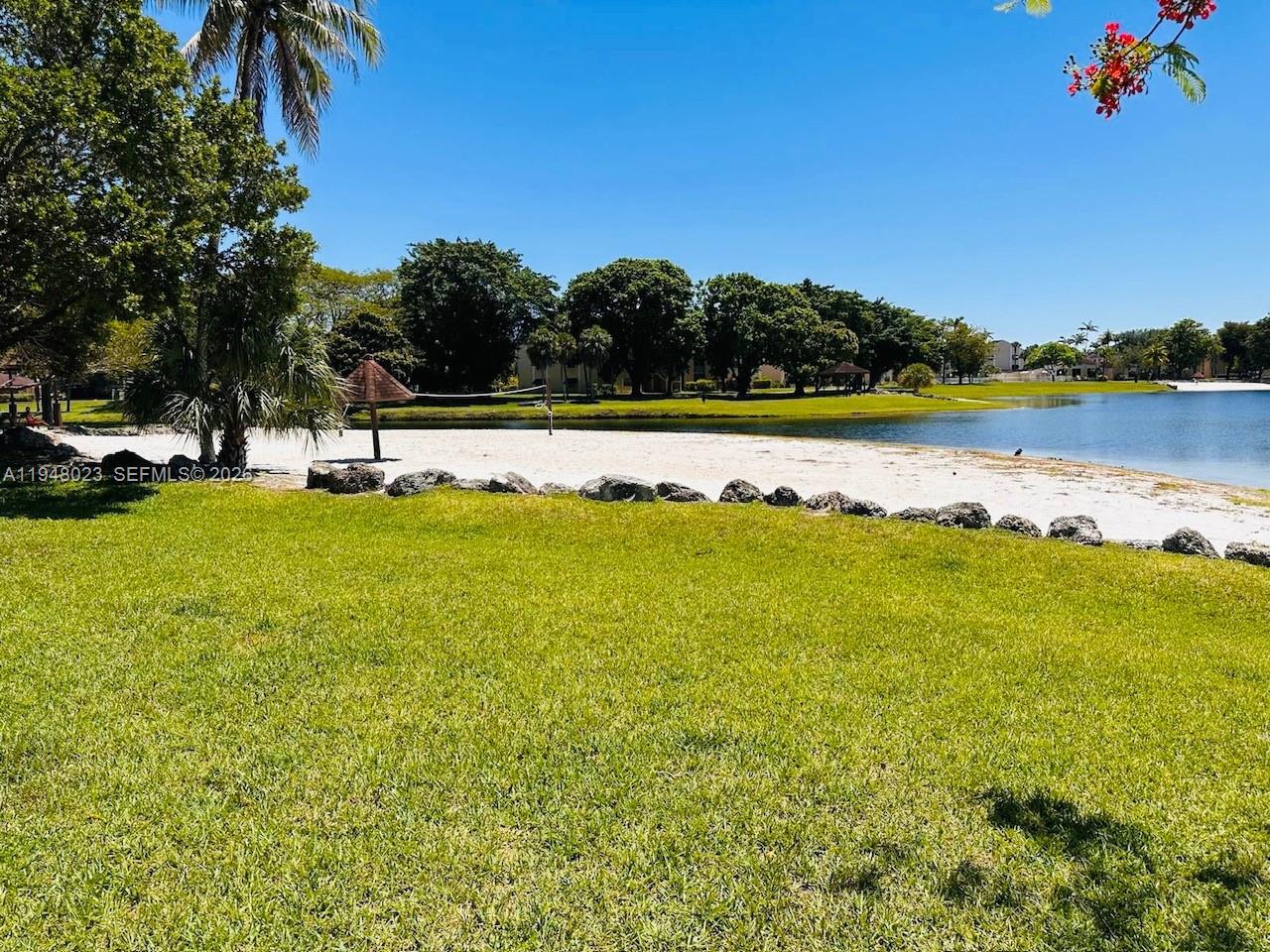 VISTA LAGO AT THE HAMMOCK - Residential