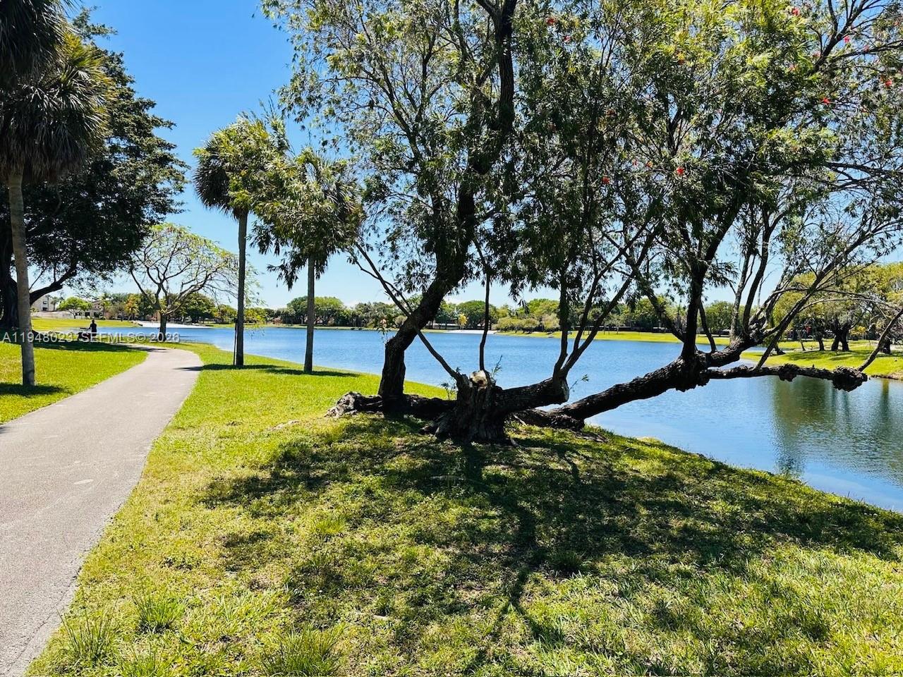 VISTA LAGO AT THE HAMMOCK - Residential