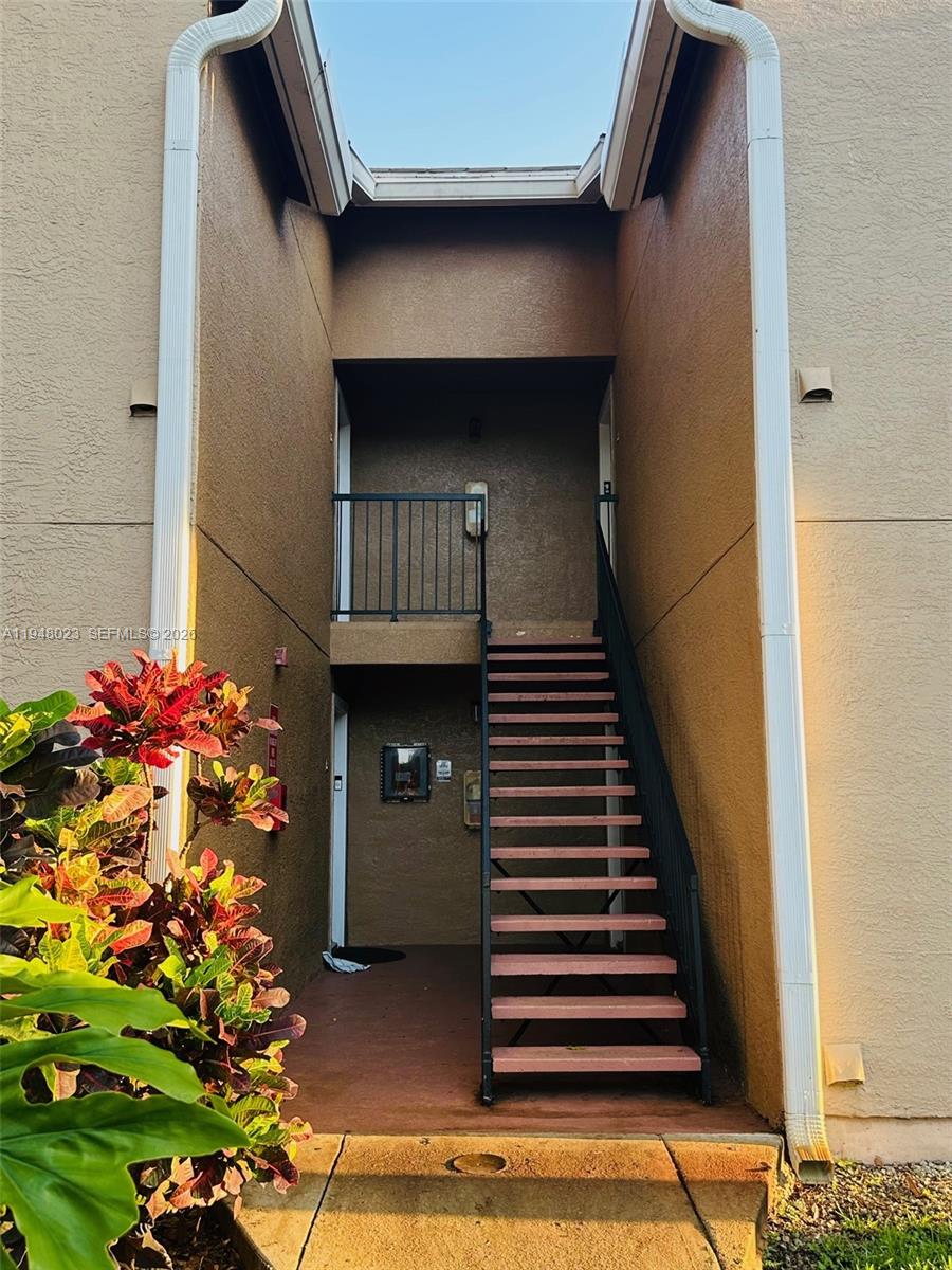 VISTA LAGO AT THE HAMMOCK - Residential