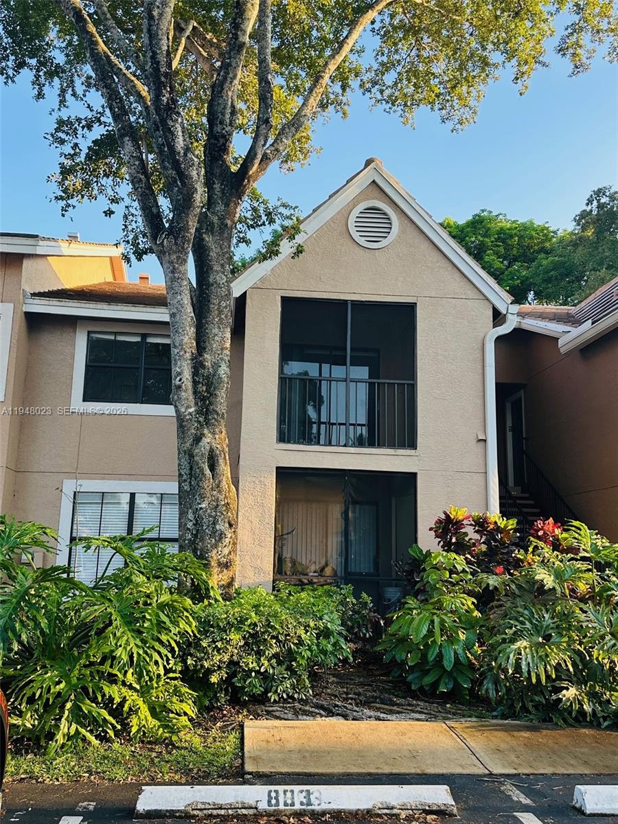 VISTA LAGO AT THE HAMMOCK - Residential