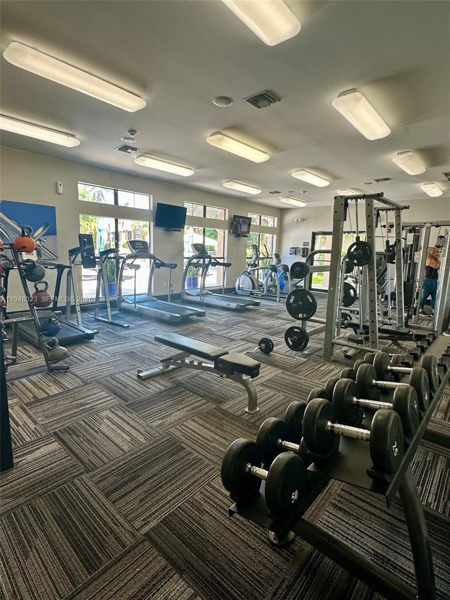 VISTA LAGO AT THE HAMMOCK - Residential