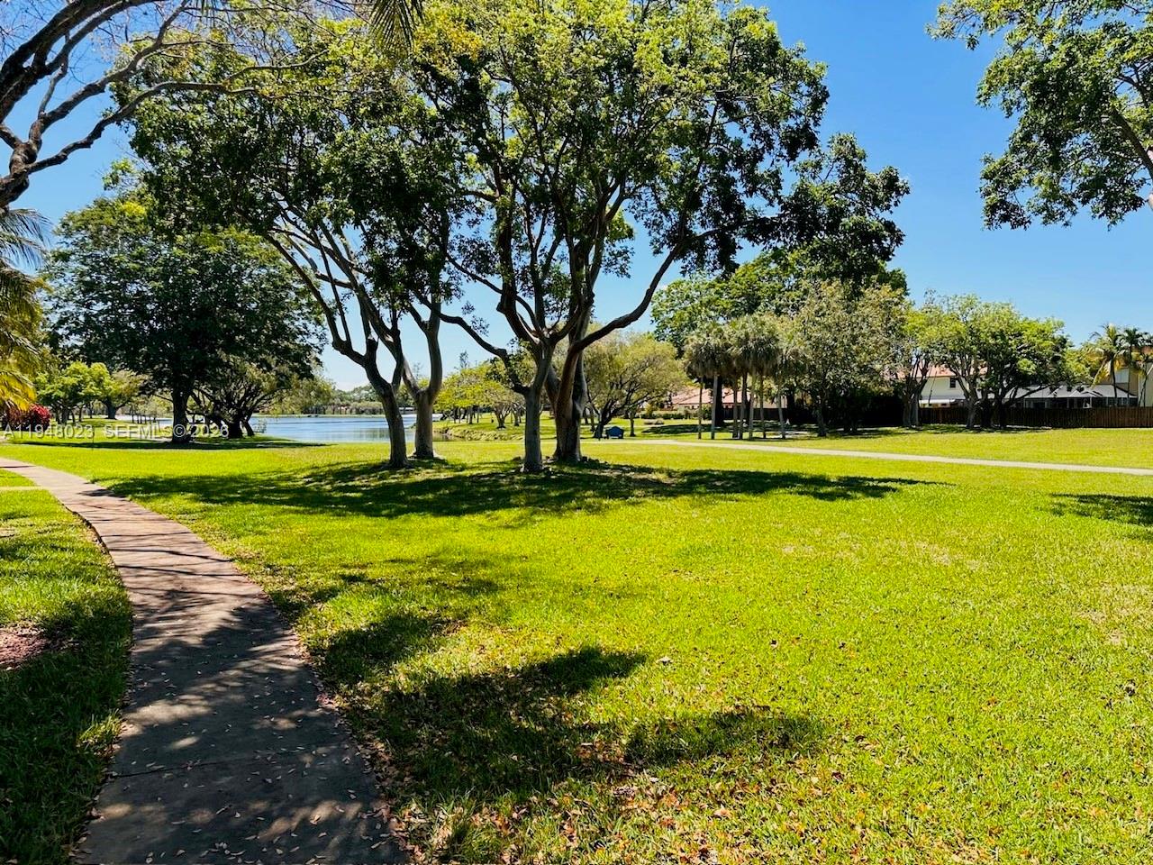 VISTA LAGO AT THE HAMMOCK - Residential