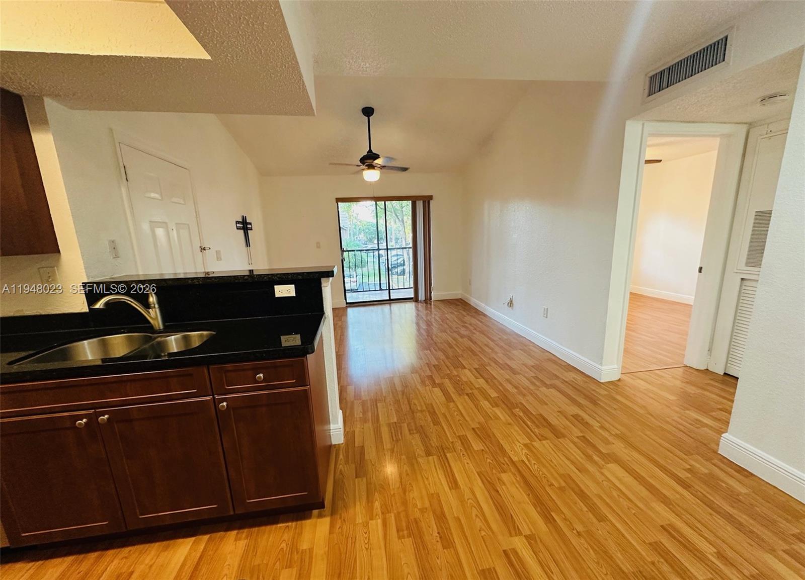 VISTA LAGO AT THE HAMMOCK - Residential