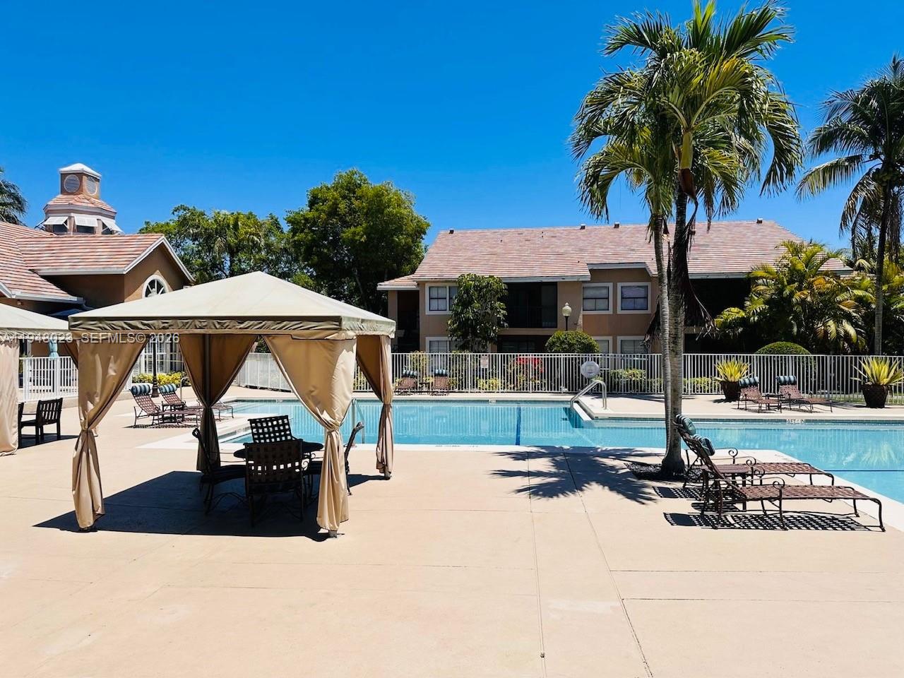 VISTA LAGO AT THE HAMMOCK - Residential