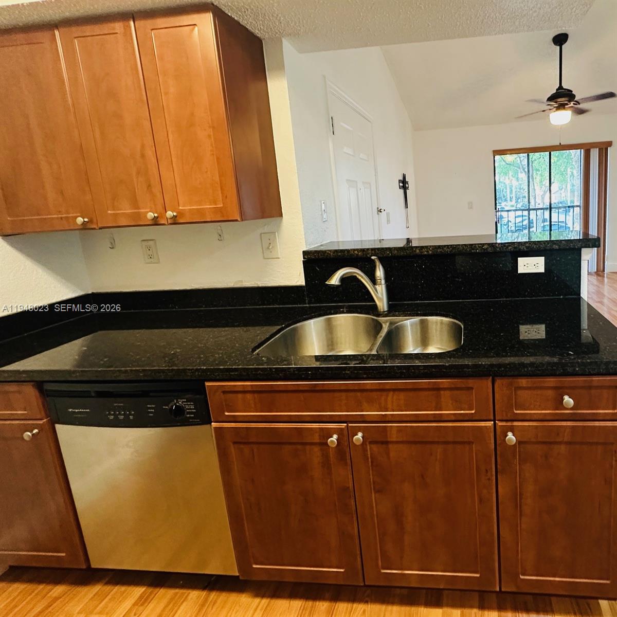 VISTA LAGO AT THE HAMMOCK - Residential