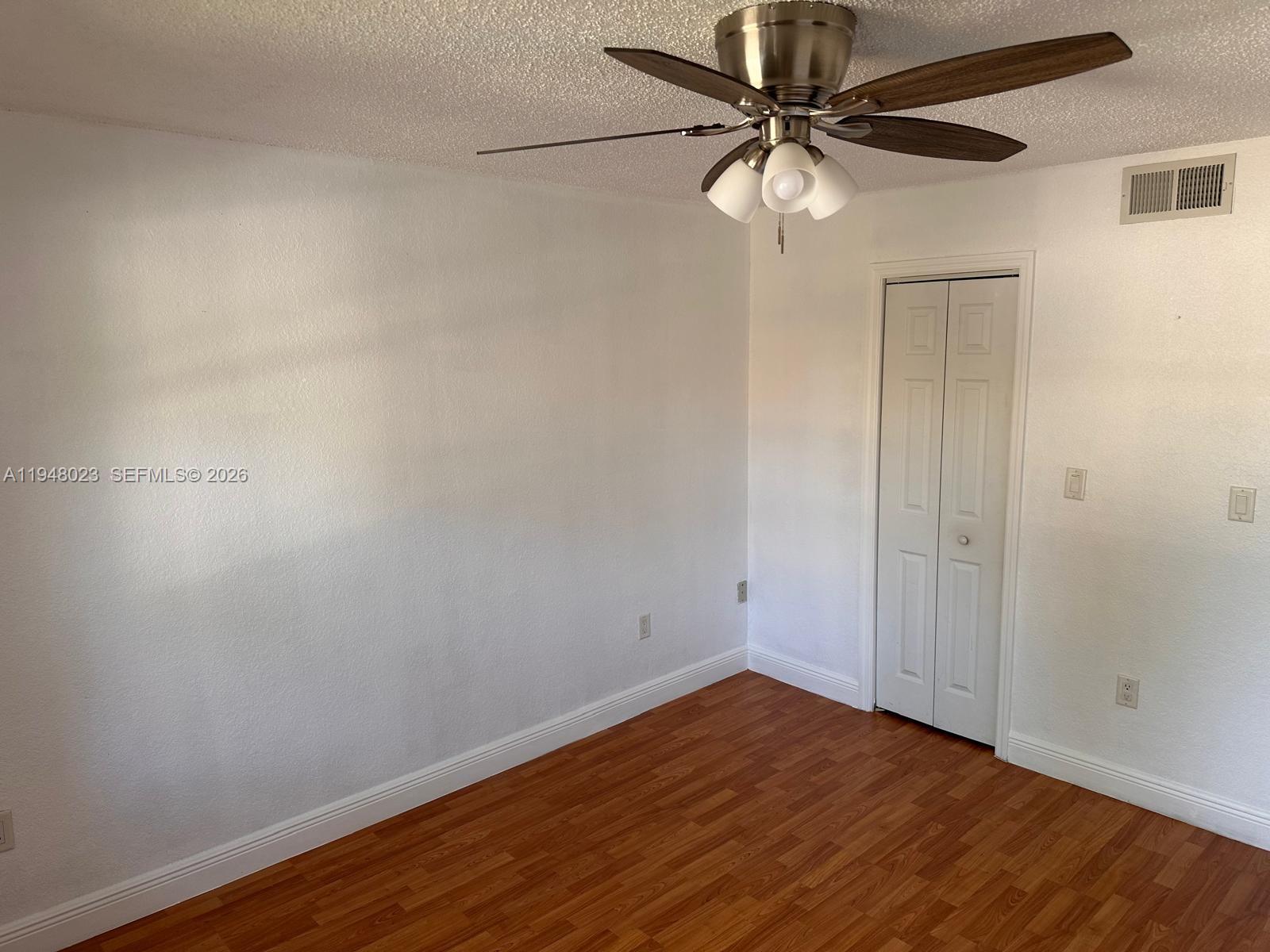 VISTA LAGO AT THE HAMMOCK - Residential