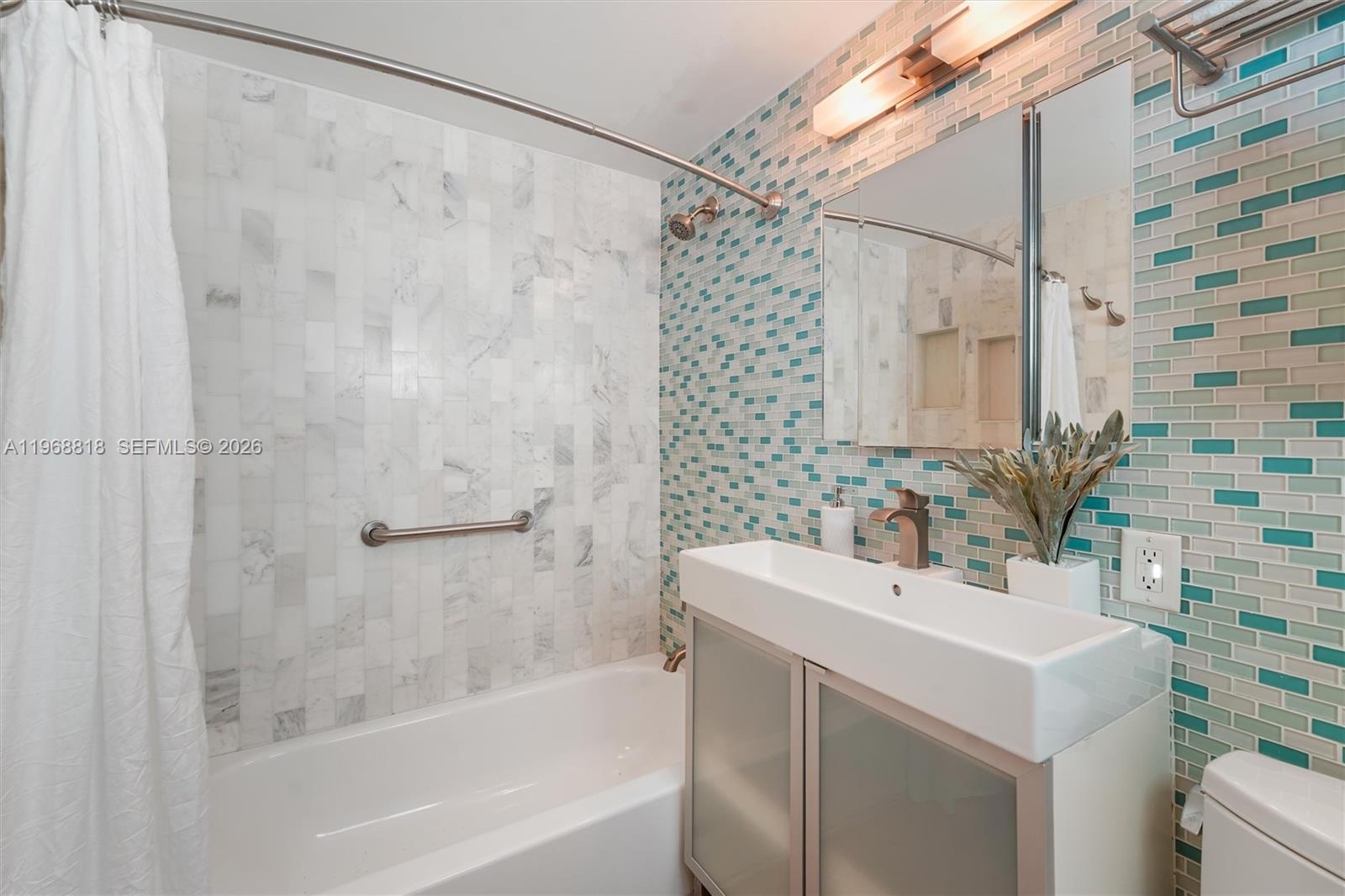 CORAL SHORES - Residential