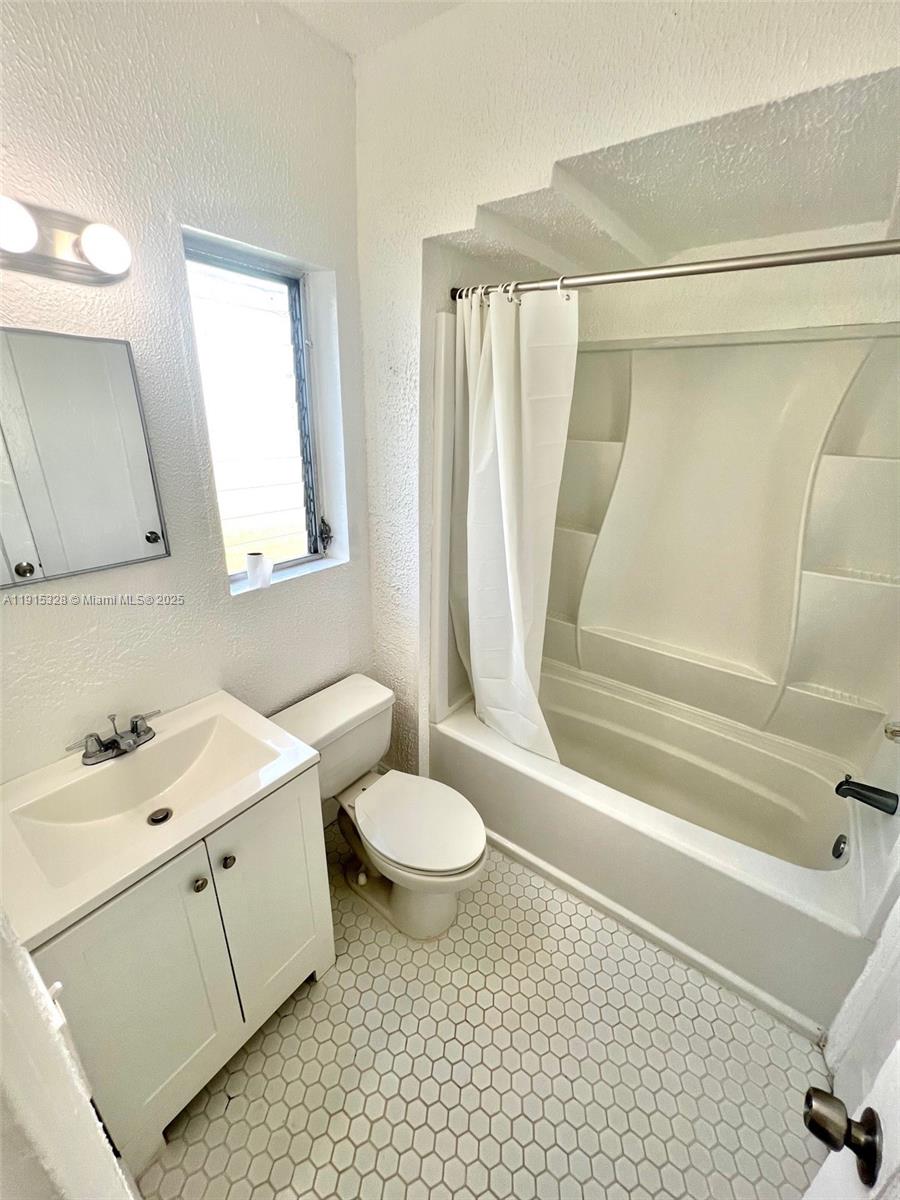 BISCAYNE HEIGHTS - Residential Lease