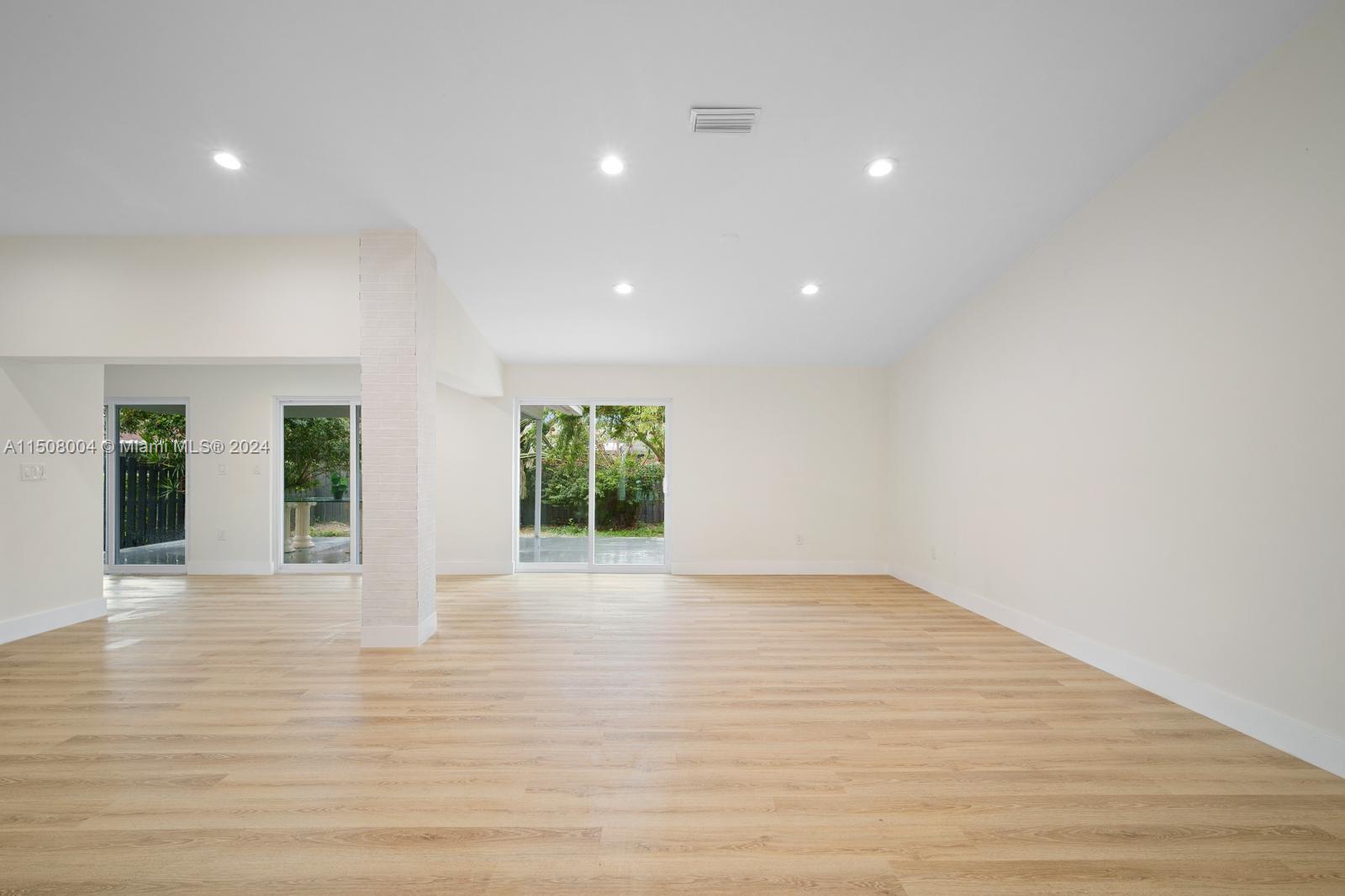 MEADOW WOOD MANOR SEC 7 - Residential