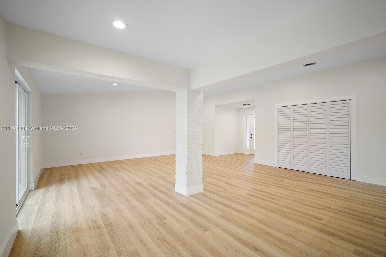 MEADOW WOOD MANOR SEC 7 - Residential