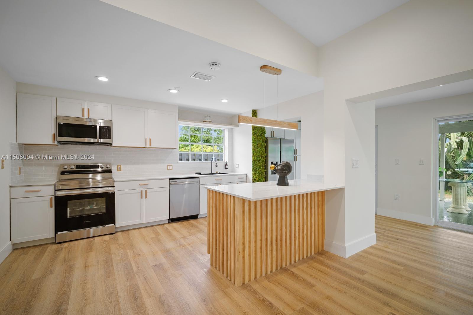 MEADOW WOOD MANOR SEC 7 - Residential