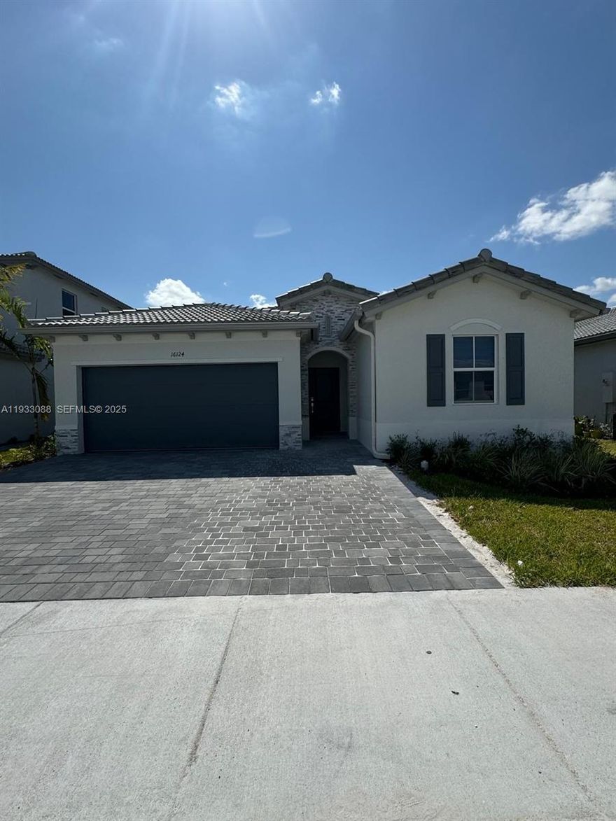 New, spacious and beautiful single-family home located in West Kendall. Four bedrooms, and three full bathrooms,
2 car-garage. Full kitchen with stainless steel appliances and granite countertops. Tiled floors throughout the
house. Fenced large backyard. Driveway with space for up to three cars. Centrally located near shopping centers
and schools.