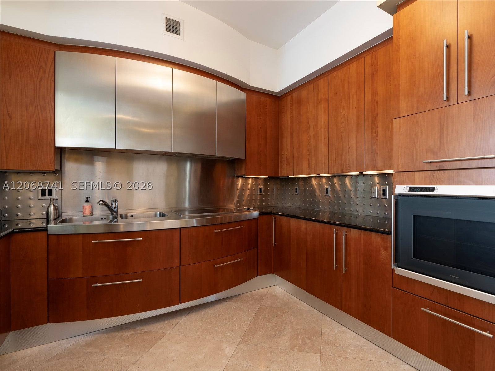 18101 Collins Ave 503