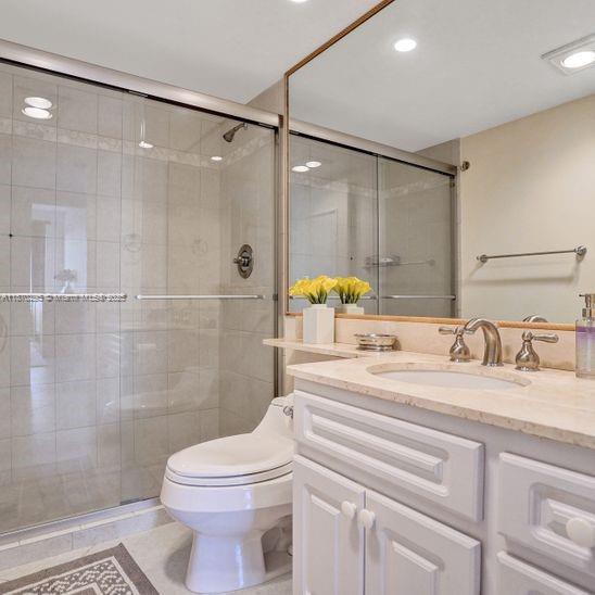 THE EMERALDBAY @ KEY COLO - Residential