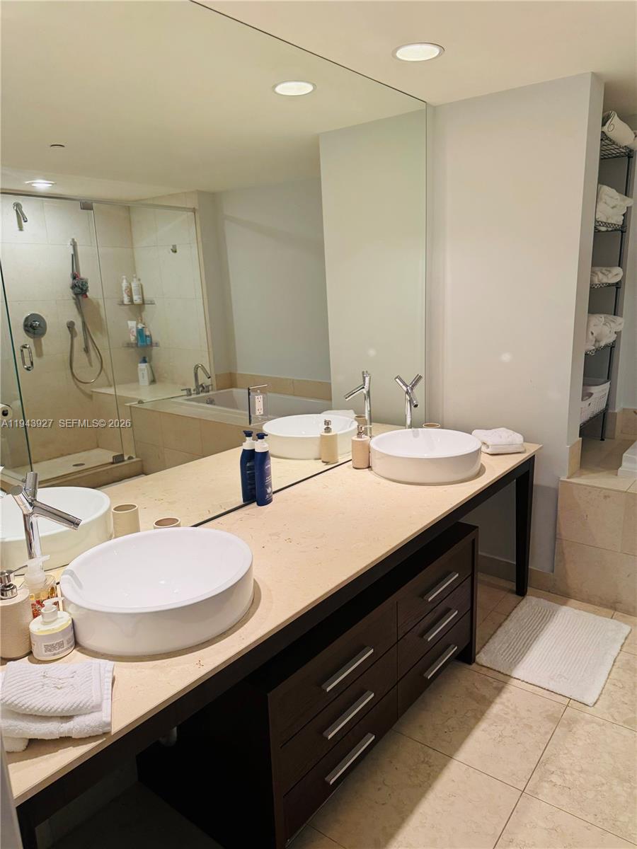 ICONBRICKELL CONDO NO 1 - Residential Lease