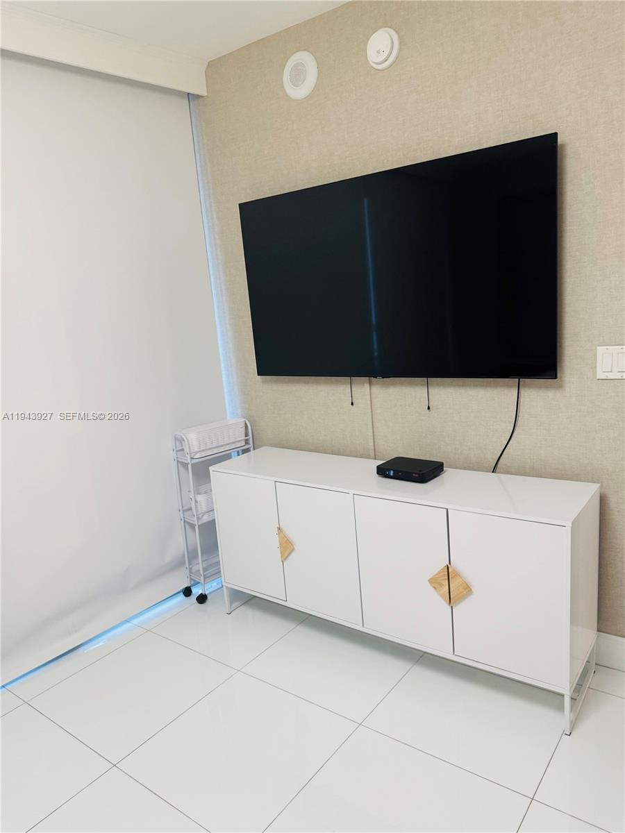 ICONBRICKELL CONDO NO 1 - Residential Lease