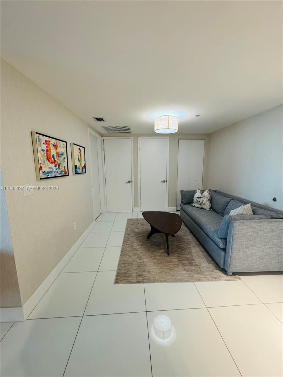 ICONBRICKELL CONDO NO 1 - Residential Lease