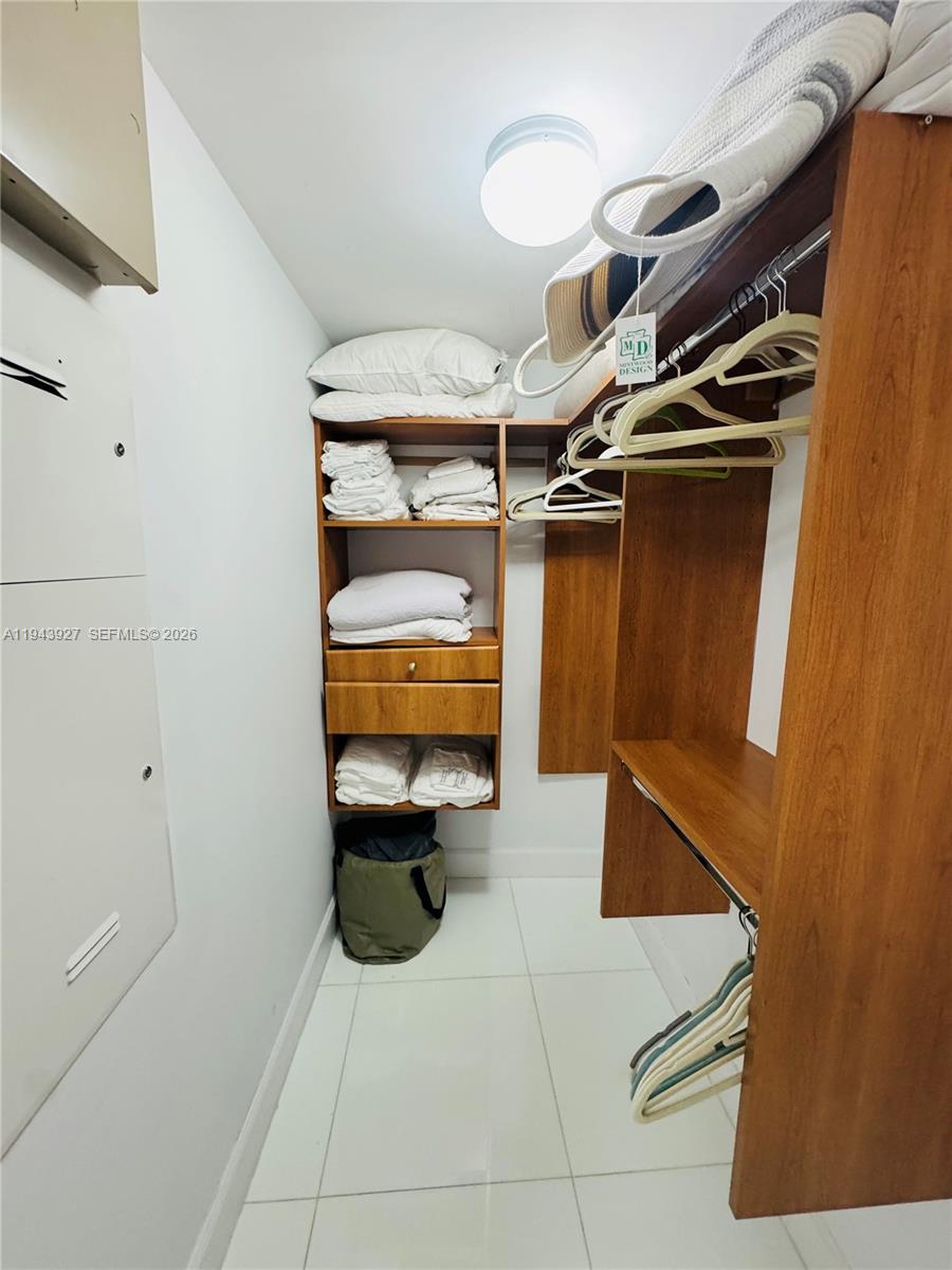 ICONBRICKELL CONDO NO 1 - Residential Lease