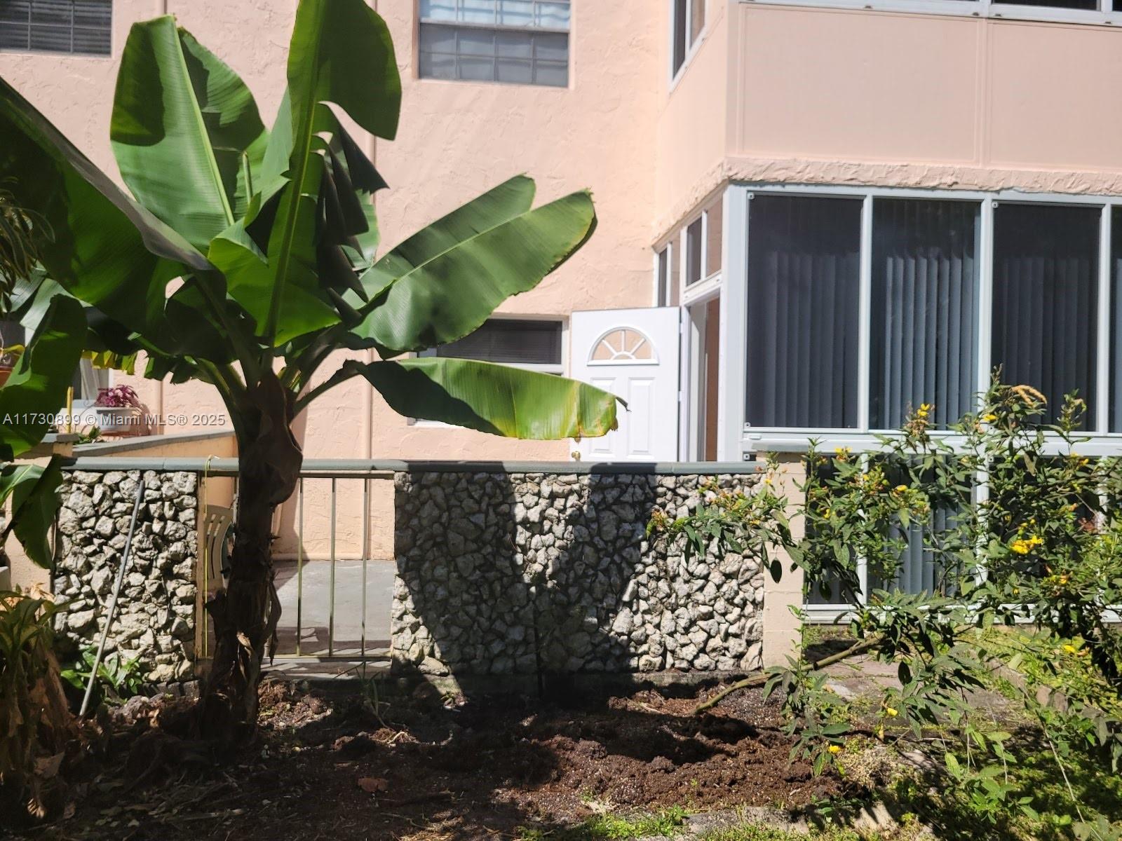 4281 Nw 41st St 115, Lauderdale Lakes, Broward County, Florida - 1 Bedrooms  
2 Bathrooms - 
