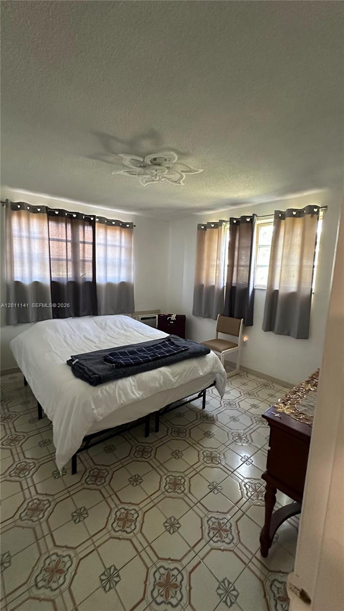 MAR-LEN GARDENS NO 12 COR - Residential