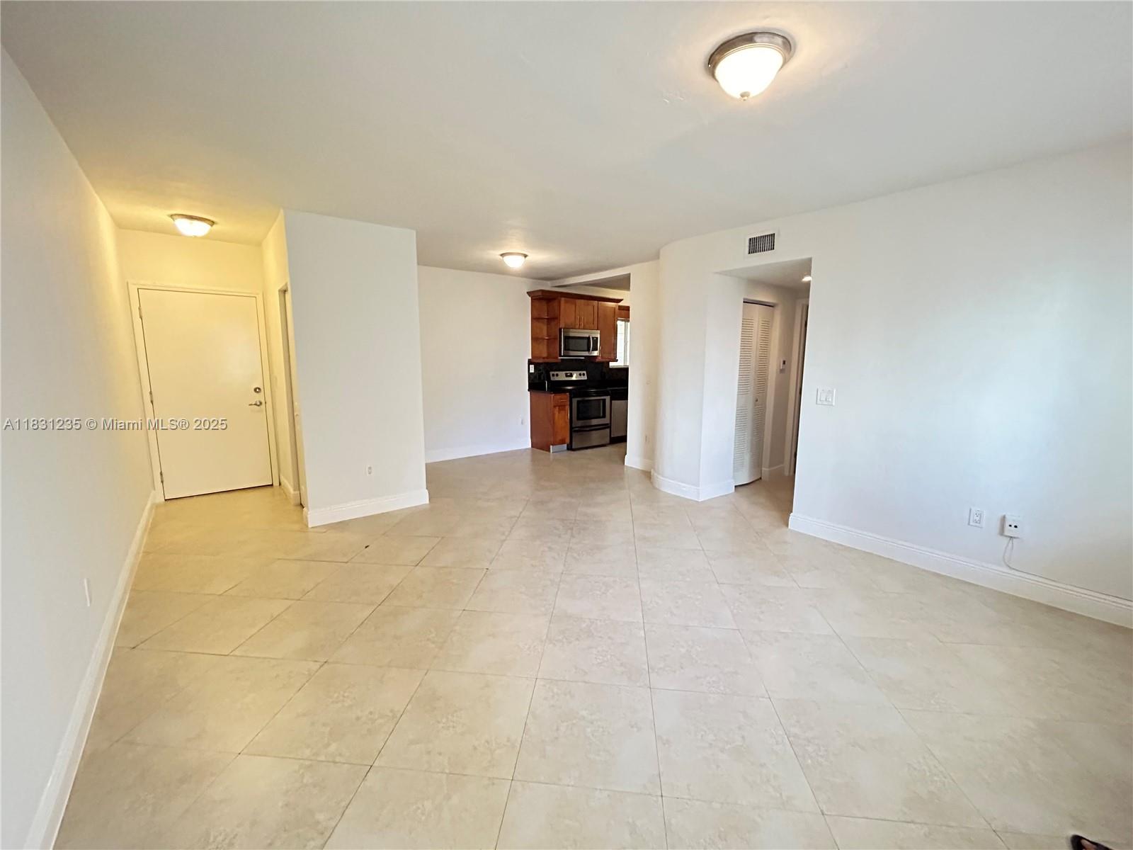 2880 Pine Tree Dr 3