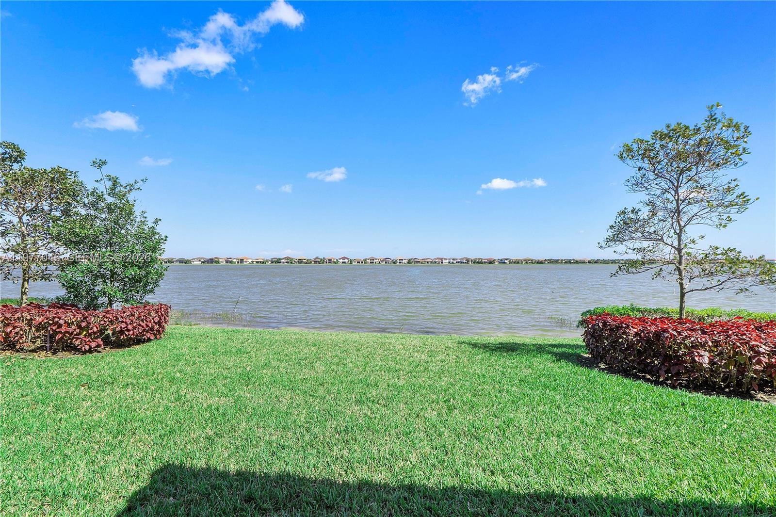 PARKLAND BAY - Residential