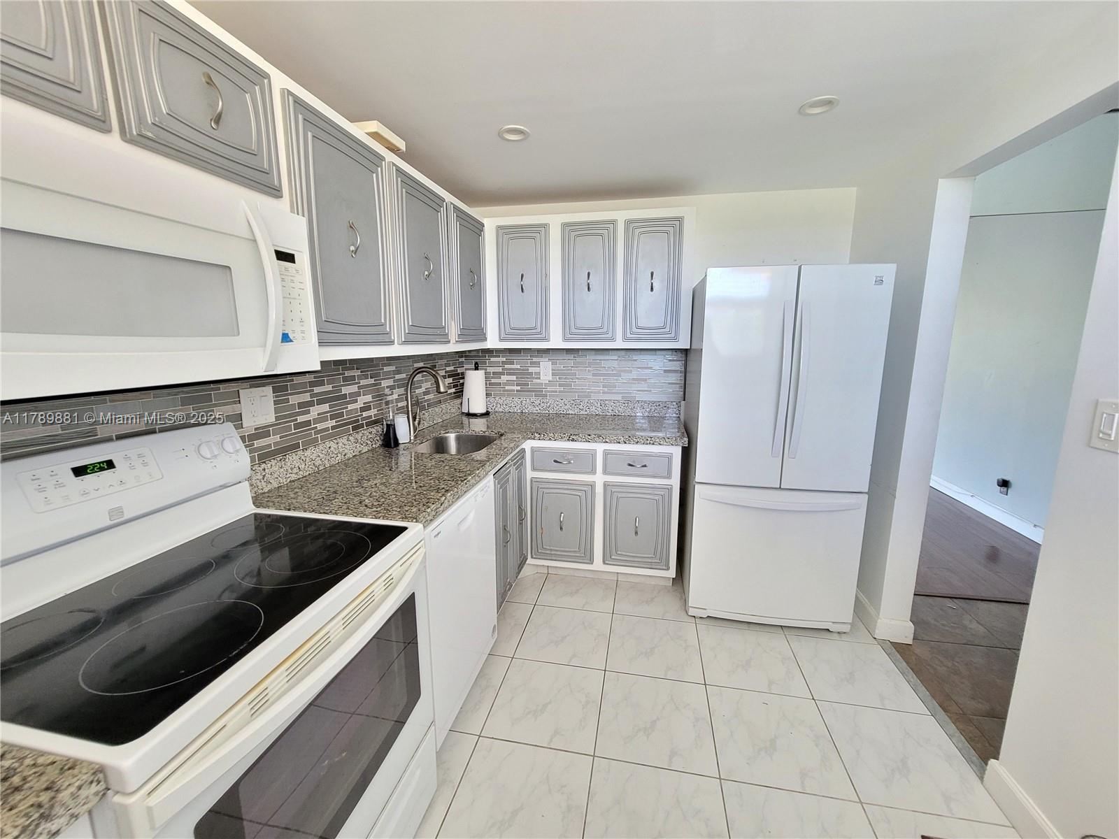 CONDOMINIUM 3 OF ENVIRON - Residential