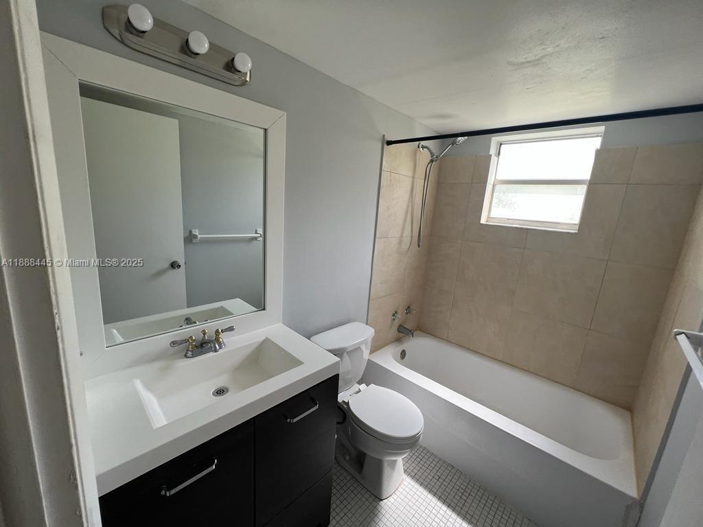 RAMBLEWOOD EAST CONDO - Residential
