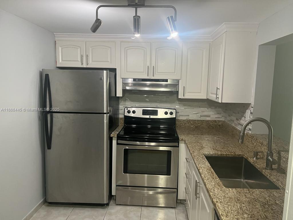 RAMBLEWOOD EAST CONDO - Residential
