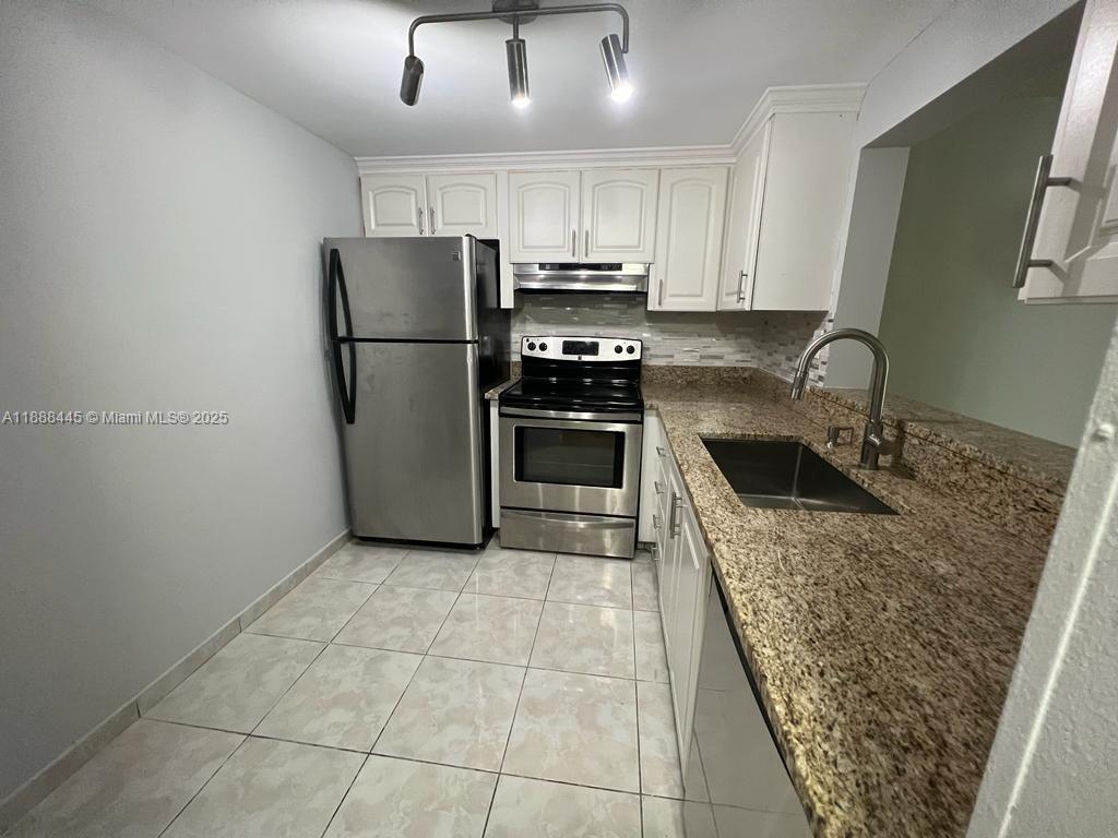 RAMBLEWOOD EAST CONDO - Residential
