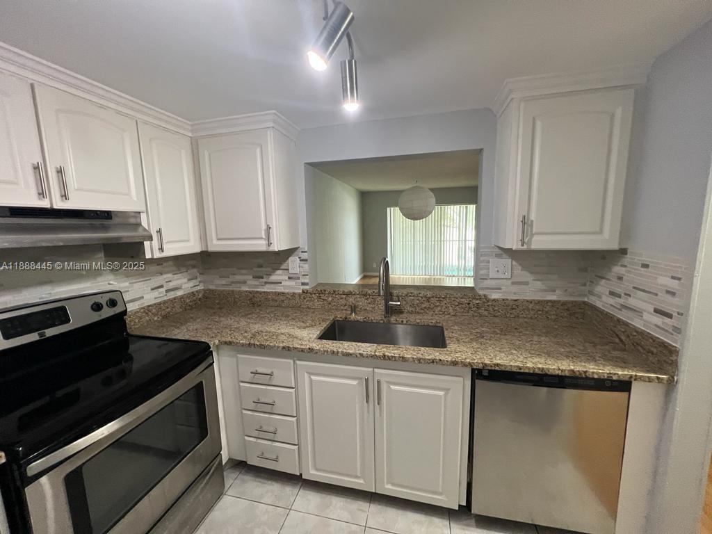 RAMBLEWOOD EAST CONDO - Residential