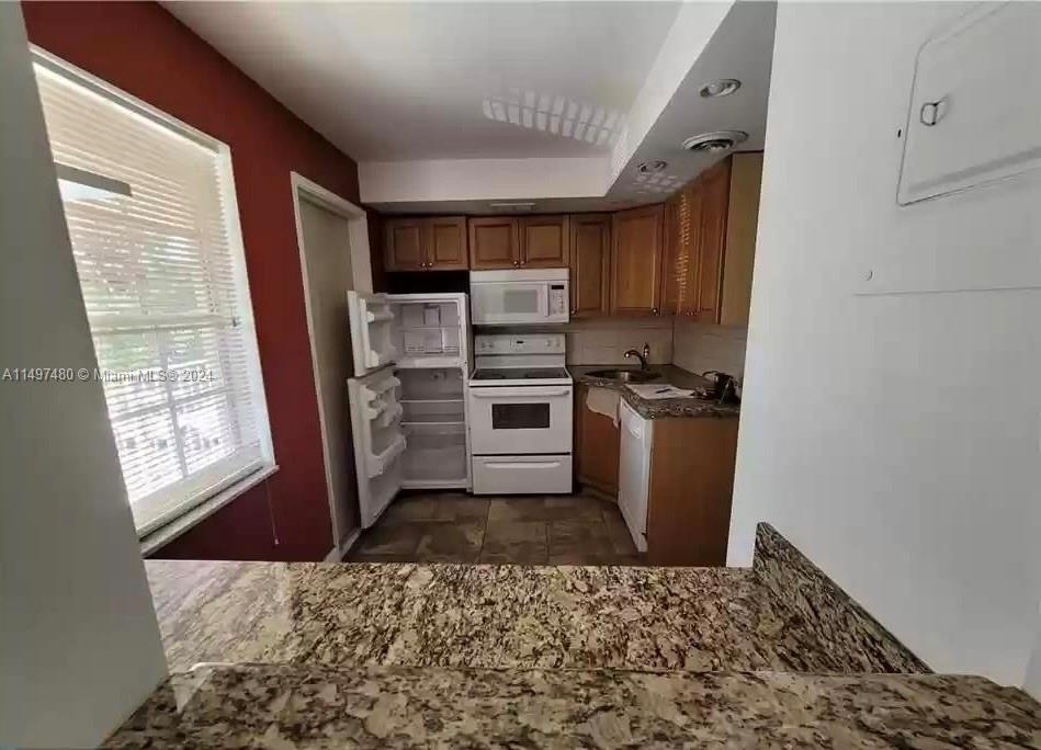 NO 14 PALM-AIRE COUNTRY C - Residential