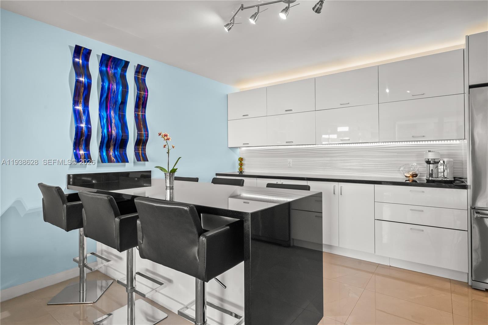 GROVE TOWERS CONDO - Residential