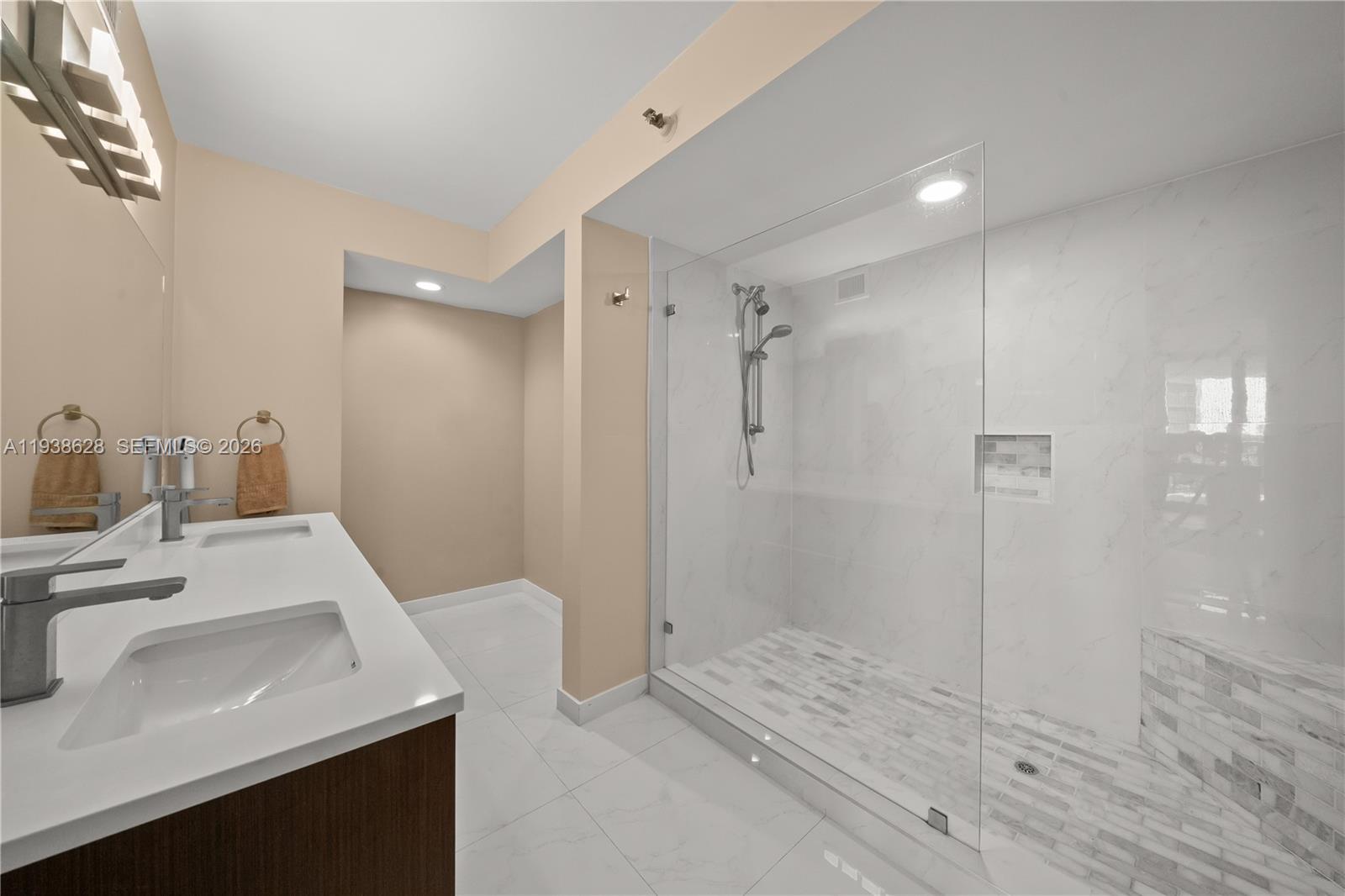 GROVE TOWERS CONDO - Residential