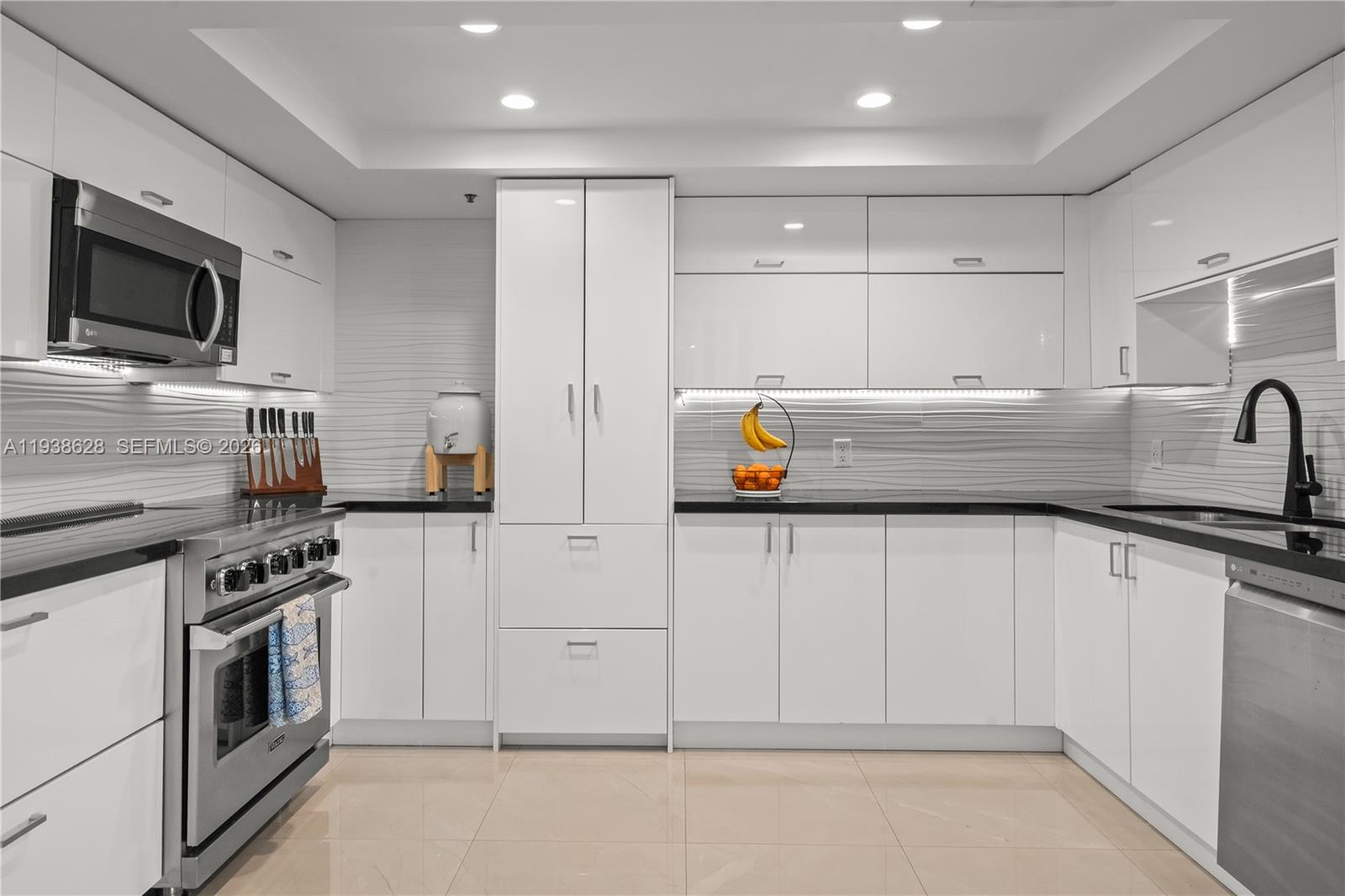 GROVE TOWERS CONDO - Residential