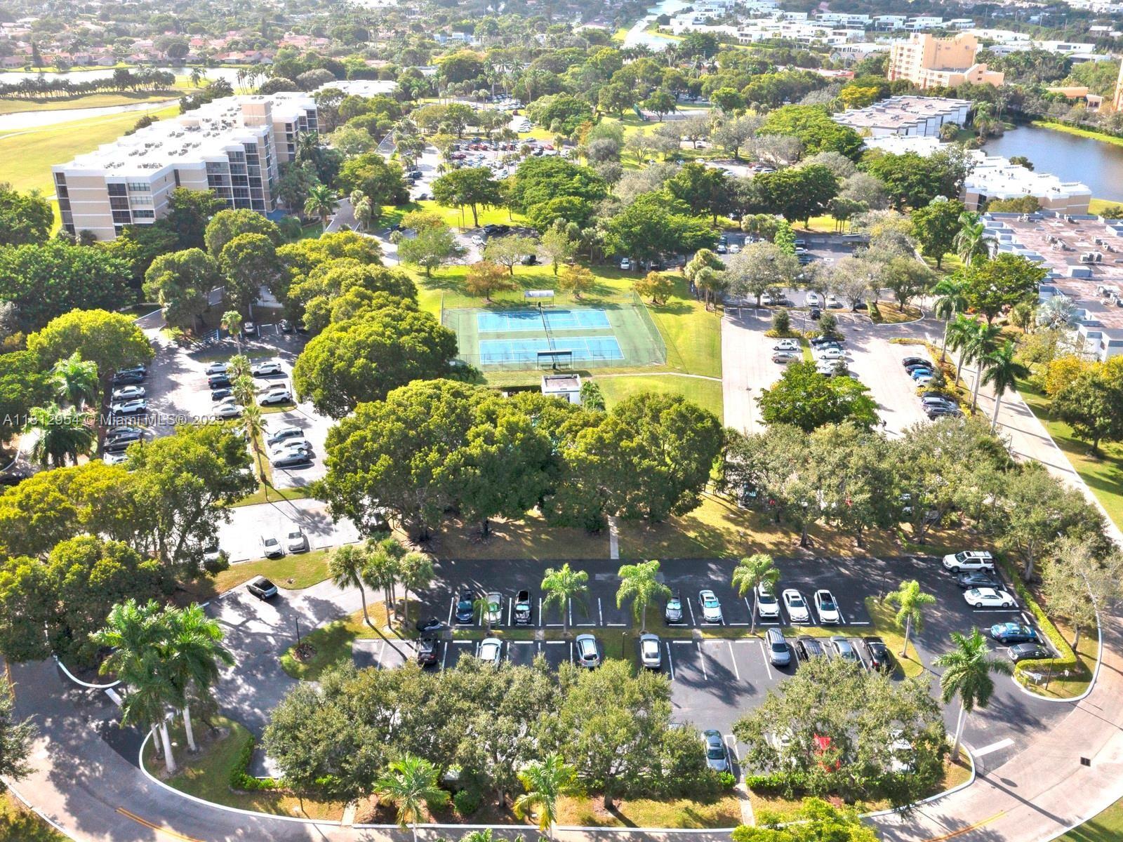 BUILDING FOUR OF COUNTRY - Residential