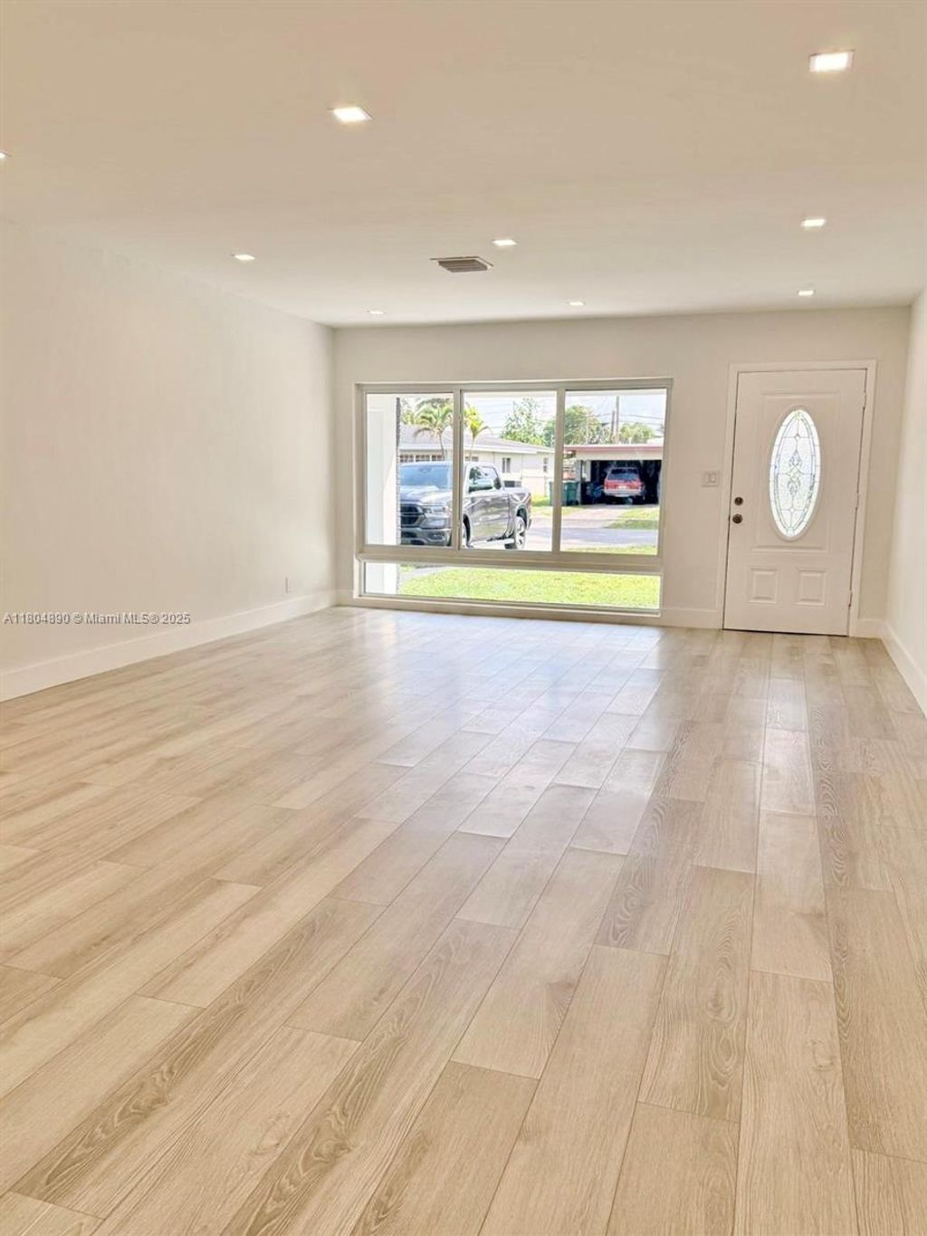 Photo of 725 W Dayton Cir, Fort Lauderdale, FL 33312 (MLS # A11804890)