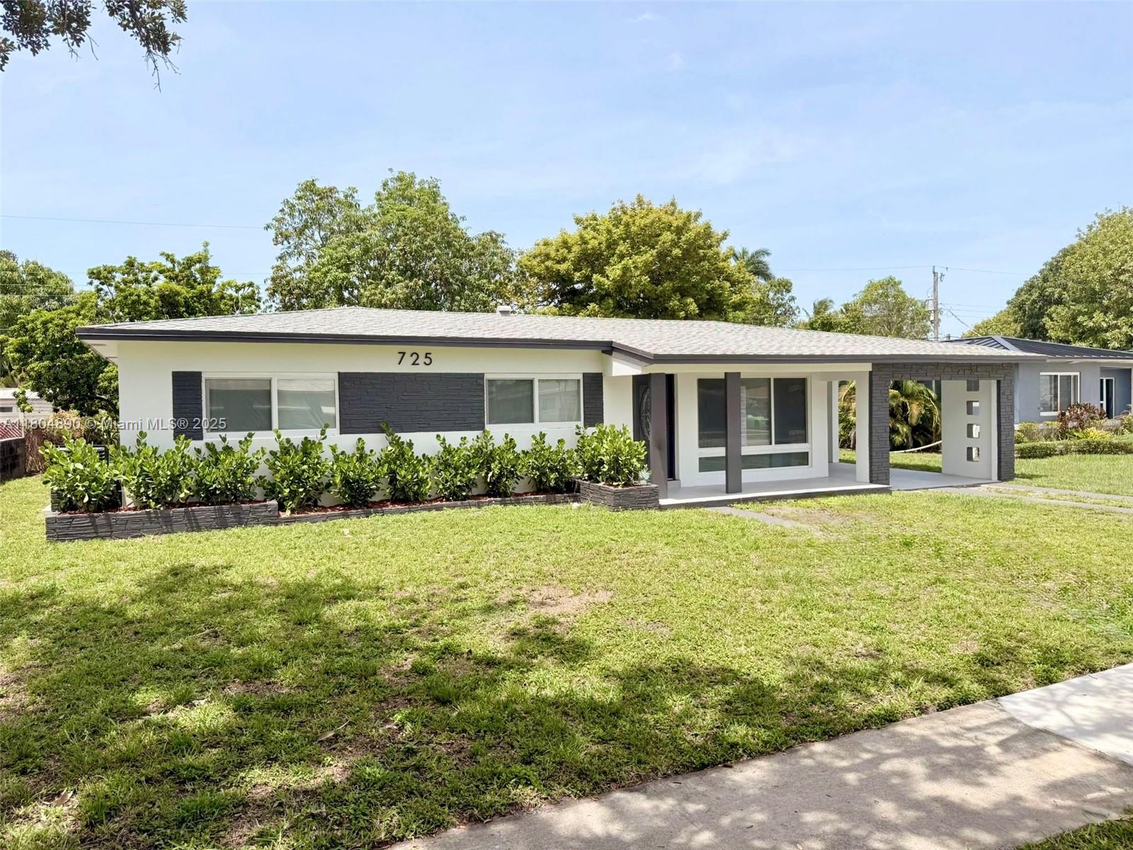 Property for Sale at 725 W Dayton Cir, Fort Lauderdale, Broward County, Florida - Bedrooms: 4 
Bathrooms: 2  - $545,000