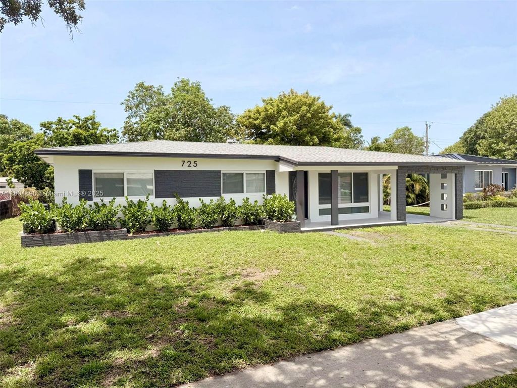 Photo of 725 W Dayton Cir, Fort Lauderdale, FL 33312 (MLS # A11804890)