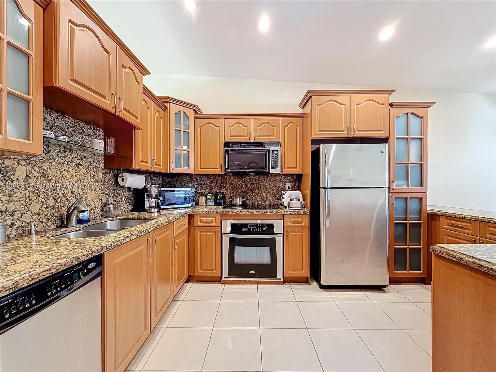 18854 NW 65th Ct, Hialeah, FL, 33015/$459,000 3 18854 NW 65th Ct